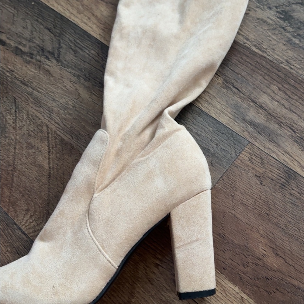 Elegant Tan Knee-High Women's Boots - Picture 4 of 4